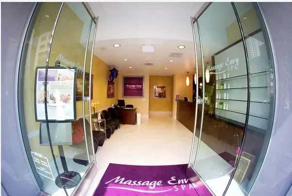 https://cdn.salonspotlight.com/photos/UHUh9PWiMCkk09S6Wrp8/afdd7f47-e0b3-44cc-ab7a-fb3db8c14383_720x720