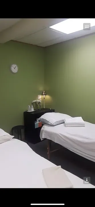 https://cdn.salonspotlight.com/photos/UHaXw4ku3o95Cl7qA3aW/4c275bfc-9401-4854-96b1-222f27914891_720x720
