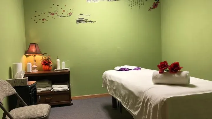https://cdn.salonspotlight.com/photos/UHaXw4ku3o95Cl7qA3aW/ac05ddcb-545a-499a-902c-d58fa4c2496d_720x720