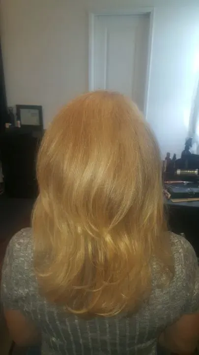 https://cdn.salonspotlight.com/photos/UIGmjPb6YzbgAOTPg051/2c0937b8-c26c-43c2-b8d4-bee92d92e4ef_720x720