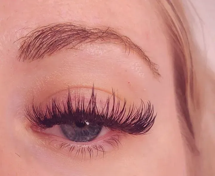 https://cdn.salonspotlight.com/photos/UKB0tlCn2gtiQIliInLx/42fb4a49-cb2b-4ddf-b0e1-d3364c44666b_720x720