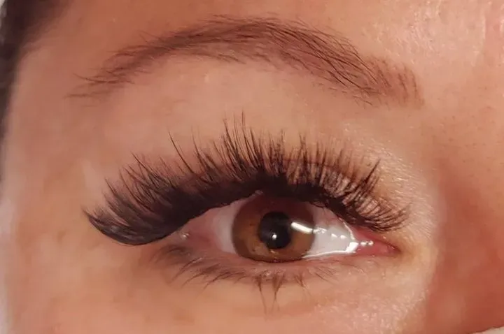 https://cdn.salonspotlight.com/photos/UKB0tlCn2gtiQIliInLx/a299b53b-04d7-4c56-9c1b-9a33db106df3_720x720