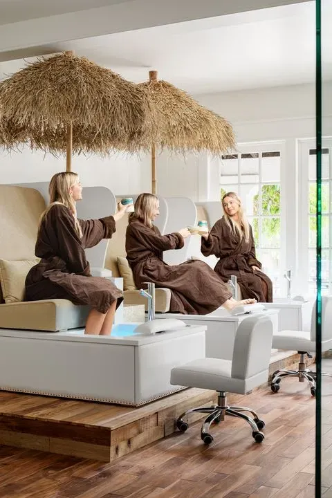 https://cdn.salonspotlight.com/photos/UKgycMwNP54IoSpbYS9a/405a1a97-7fe1-4a88-820f-a32f770e3e7f_720x720