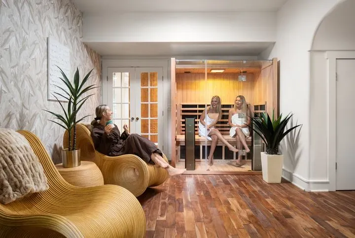 https://cdn.salonspotlight.com/photos/UKgycMwNP54IoSpbYS9a/9d50184f-9f3a-41c3-8afc-9a39e3b7683c_720x720