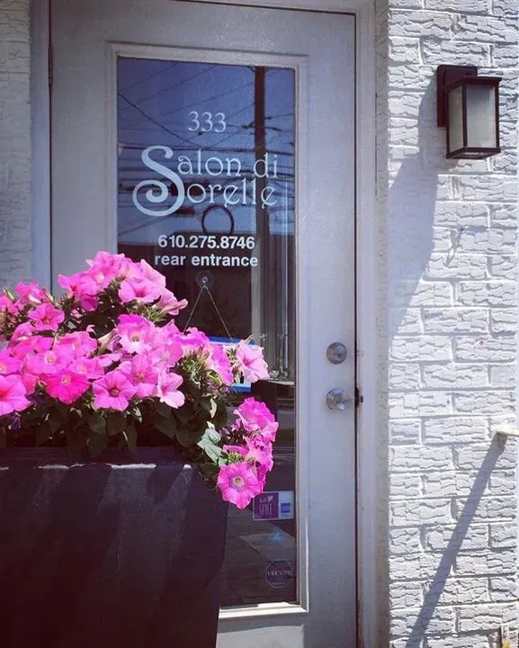 https://cdn.salonspotlight.com/photos/ULCwgk7x4zOXNqIYde4u/49fd47d5-d01d-49a0-8e8f-85cecc0de55e_720x720