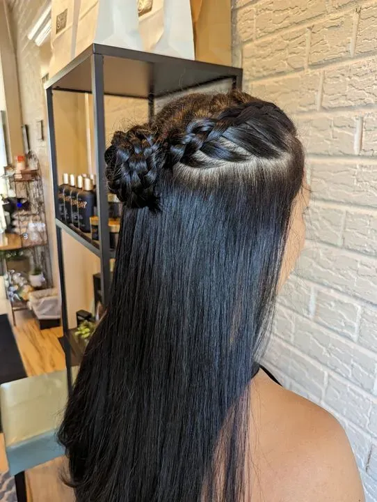 https://cdn.salonspotlight.com/photos/ULCwgk7x4zOXNqIYde4u/9a9aba99-c04b-4d36-8544-985dacf4837d_720x720