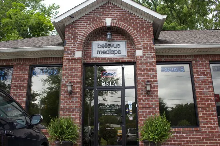 https://cdn.salonspotlight.com/photos/ULc6M8nMmnVE3PNAoCOr/34b2b910-19e6-405c-b5bd-9307d695231a_720x720