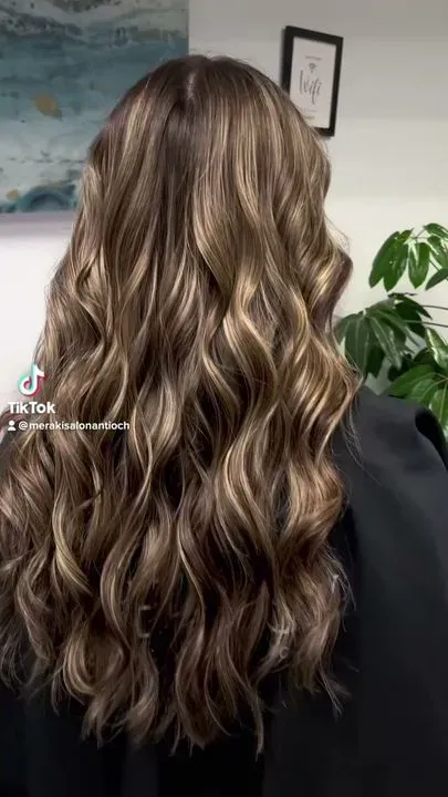 https://cdn.salonspotlight.com/photos/UNPhXLJ5QDF9kbFXI9AT/a0309205-da57-4078-92eb-081ec914ffbd_720x720