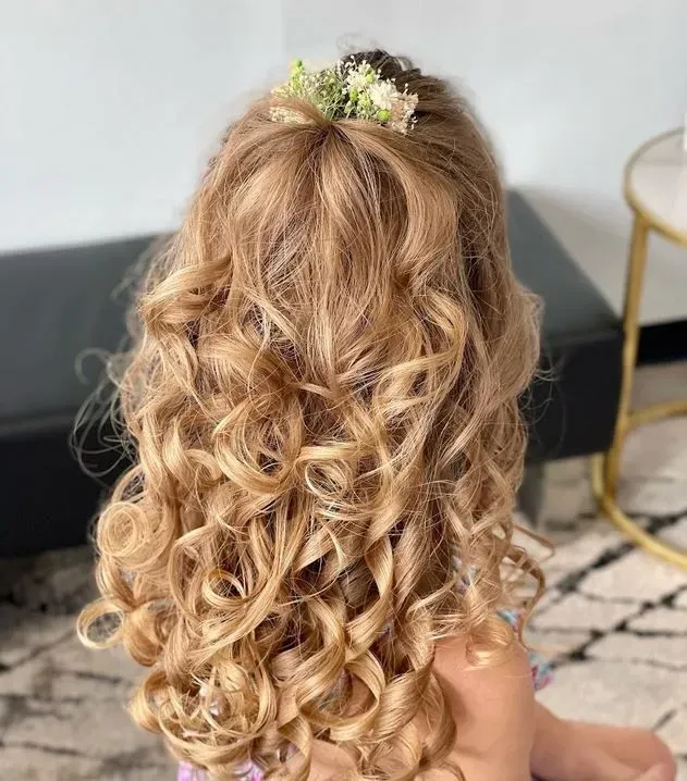 https://cdn.salonspotlight.com/photos/UNPhXLJ5QDF9kbFXI9AT/c3995e5a-e7e4-4b8c-98af-6ece19aa1f4f_720x720