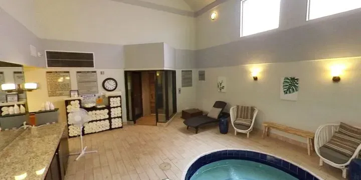 https://cdn.salonspotlight.com/photos/UPqJTNWacOKosLbAvikA/5ec14076-60d3-406a-82ac-c7aa1f5d48de_720x720
