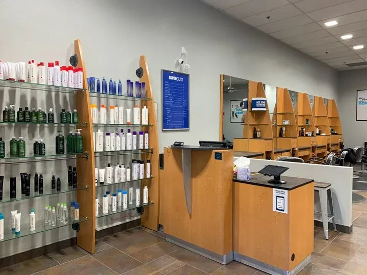 https://cdn.salonspotlight.com/photos/UQ6GRVhb0HlDgXjzZneG/080d764b-8c64-4848-ac27-859e66ffdafe_720x720