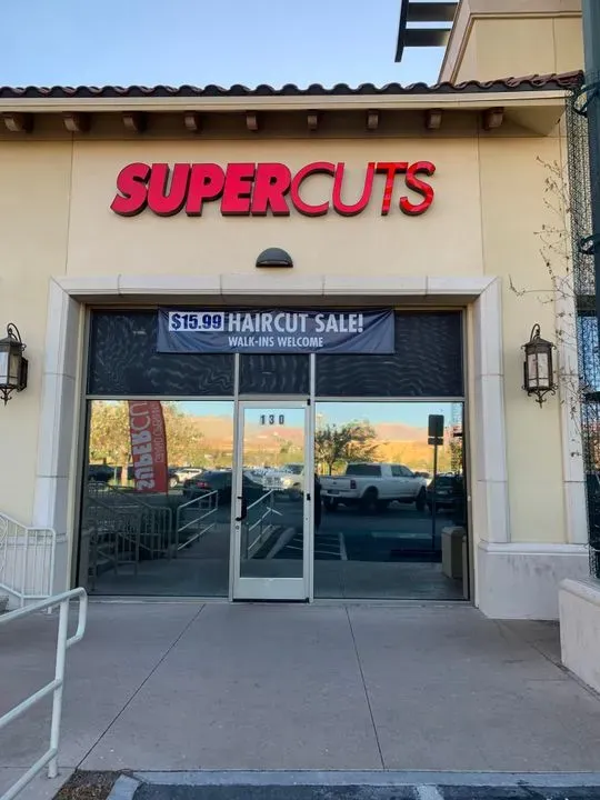 https://cdn.salonspotlight.com/photos/UQ6GRVhb0HlDgXjzZneG/cec9347c-3819-4a35-b85c-ca5b698d5059_720x720
