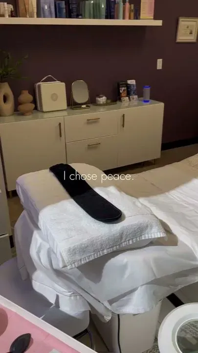 https://cdn.salonspotlight.com/photos/URBf23I4z68aDE9liEVs/a7e82a7d-fc0b-494c-8a12-a4d267db0b7b_720x720