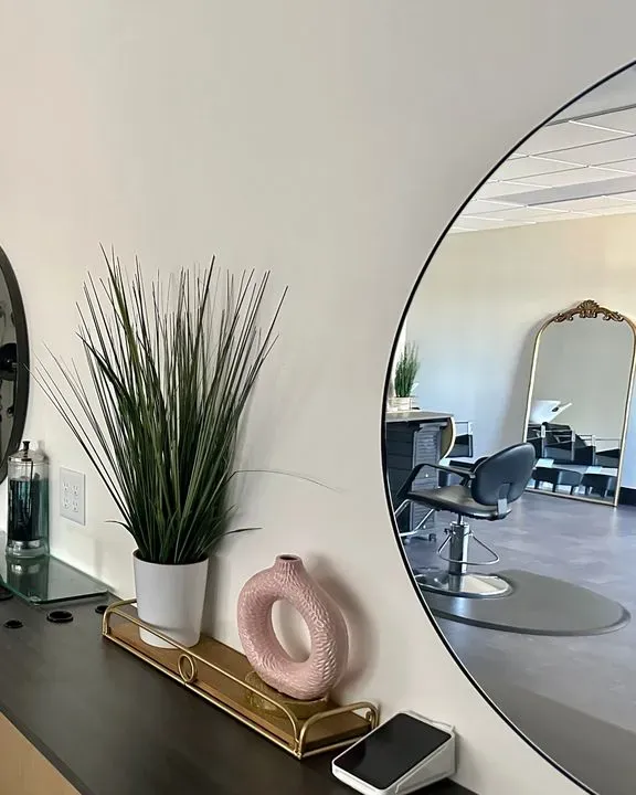 https://cdn.salonspotlight.com/photos/URFjkUezXmRR0O3IWrZX/dd5b671d-8ec0-49a4-9f89-76727e58d817_720x720