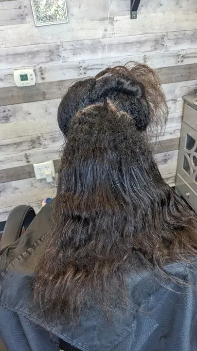 https://cdn.salonspotlight.com/photos/UUIIKKM0pyvjVyLMoCpn/21946278-acea-4890-bf60-bb4945cf8d5d_720x720
