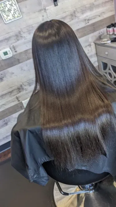 https://cdn.salonspotlight.com/photos/UUIIKKM0pyvjVyLMoCpn/cc5a883a-e33a-4814-88d4-5e01ead189b1_720x720