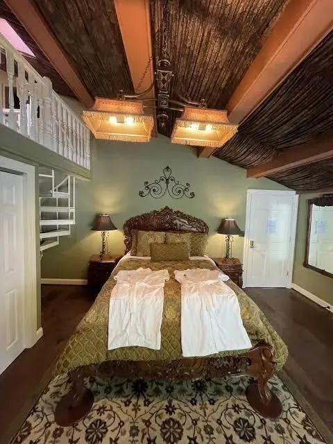 https://cdn.salonspotlight.com/photos/UUxPG1wIrgabIad2KSYi/7248d91d-0c2a-4217-b397-62486ca21d3c_720x720