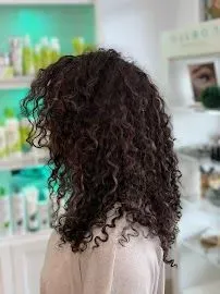 https://cdn.salonspotlight.com/photos/UXO2Rqc8PIJDjr0T9ptf/aaefdf22-5cdf-477a-b449-97e55dae2b11_720x720