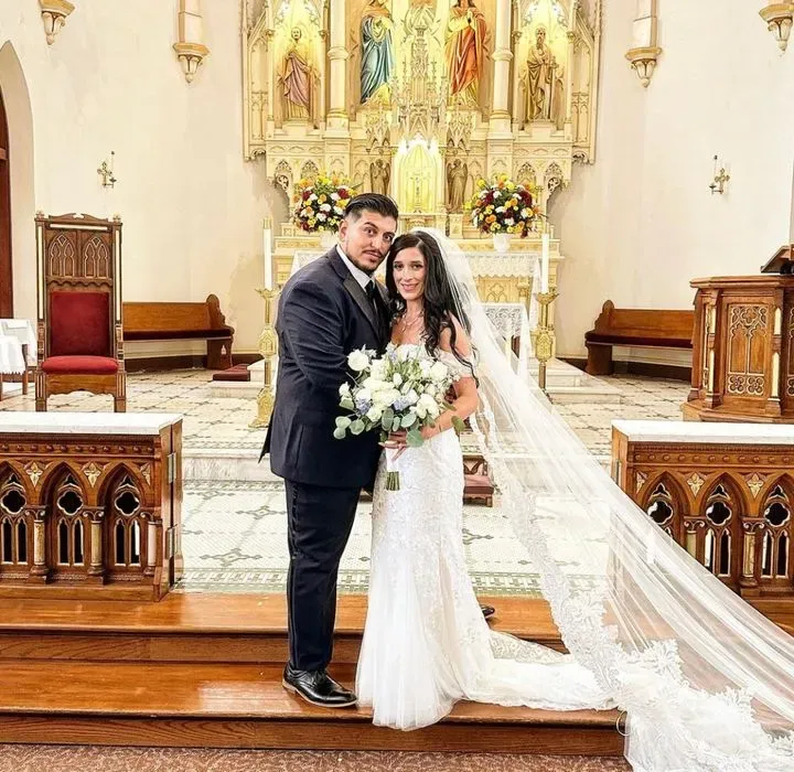 https://cdn.salonspotlight.com/photos/UYJb7ow3Os1uGuySbmzm/53786fb8-252e-4260-aa74-929ca6321453_720x720