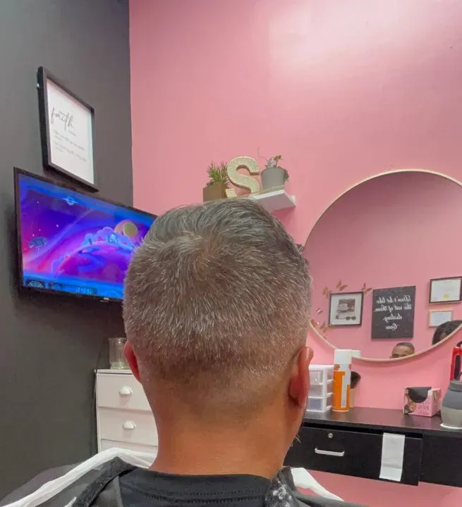 https://cdn.salonspotlight.com/photos/UZRdBPmv2VRLaGV3pTym/2a6a8bae-c215-4c58-b936-f2a592546c6e_720x720