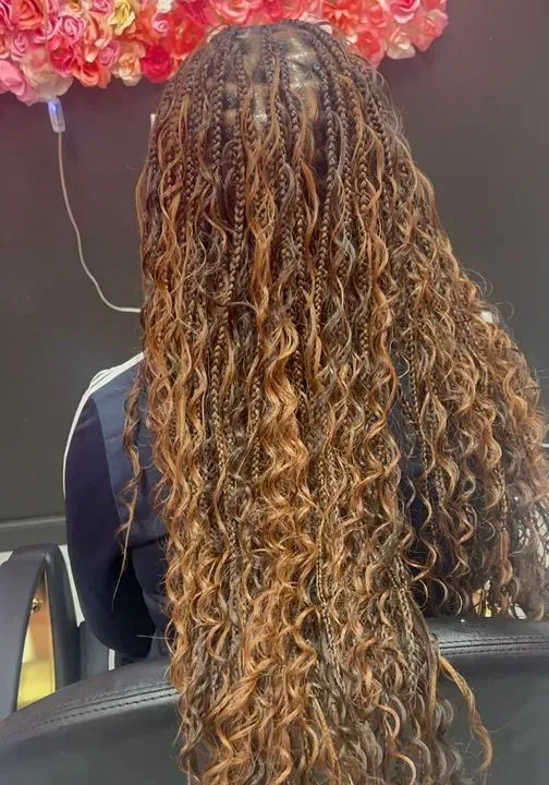 https://cdn.salonspotlight.com/photos/UZRdBPmv2VRLaGV3pTym/73145517-2d9a-4cef-b71e-9d06488ea76e_720x720