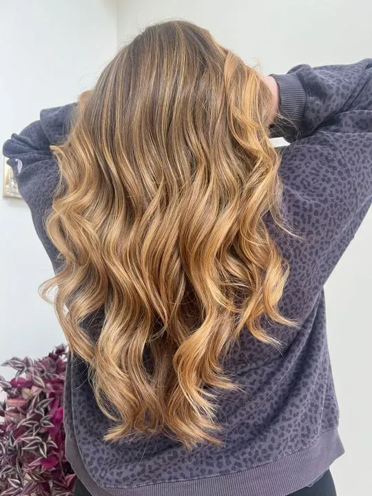 https://cdn.salonspotlight.com/photos/UZr5oE03akKenATcCNC0/583c29c5-8373-4b4e-abc5-8e07dffa2b82_720x720