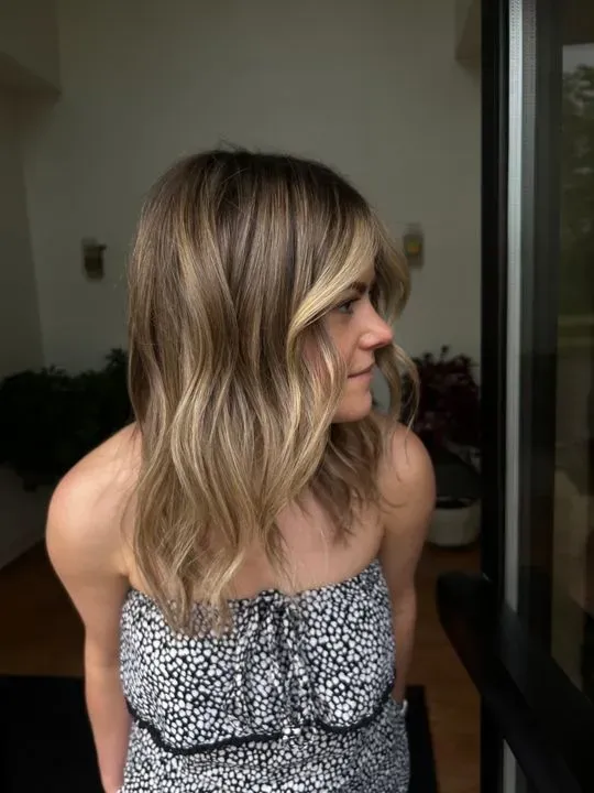 https://cdn.salonspotlight.com/photos/UZr5oE03akKenATcCNC0/b75b4c2f-d2fd-47a7-bc7f-634d94db1d0c_720x720