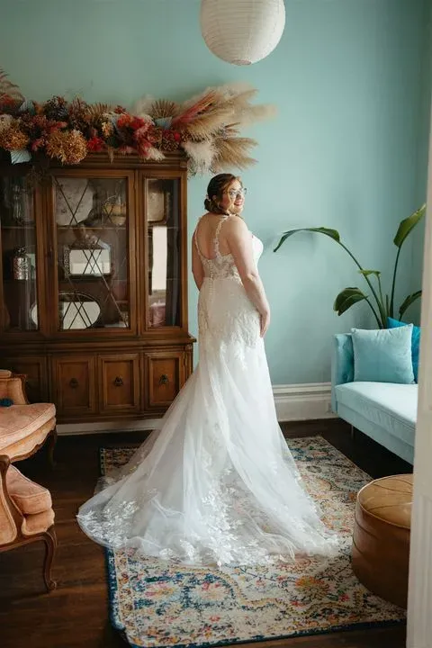https://cdn.salonspotlight.com/photos/UZr5oE03akKenATcCNC0/dc44c424-fbd9-4590-807d-fb3d95398b32_720x720