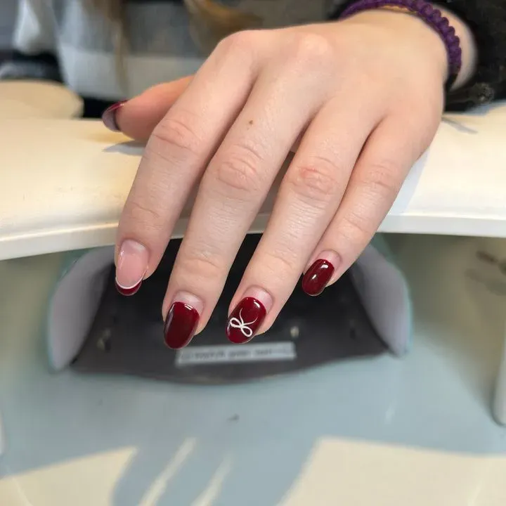https://cdn.salonspotlight.com/photos/UbeqIa5xrVx9LpyBEfgZ/36ccb047-88b1-4985-8c99-69e1bf7fe917_720x720