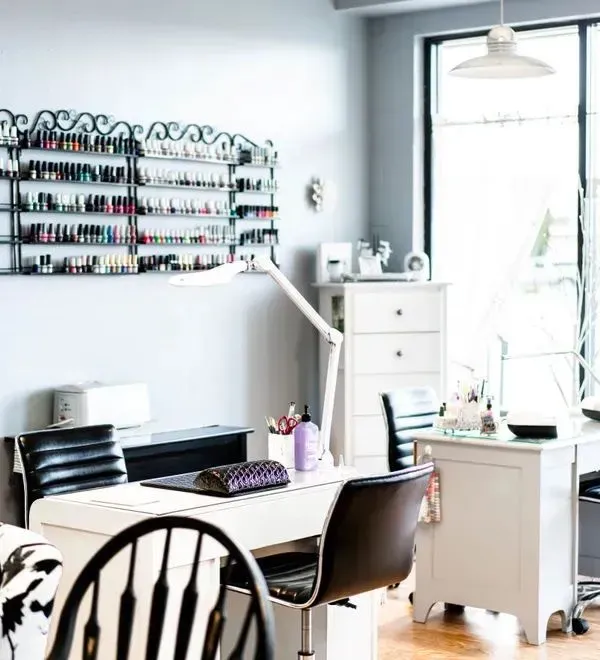https://cdn.salonspotlight.com/photos/UbeqIa5xrVx9LpyBEfgZ/c0d6d19c-4d97-4e1c-9ba8-63528c3e7c88_720x720