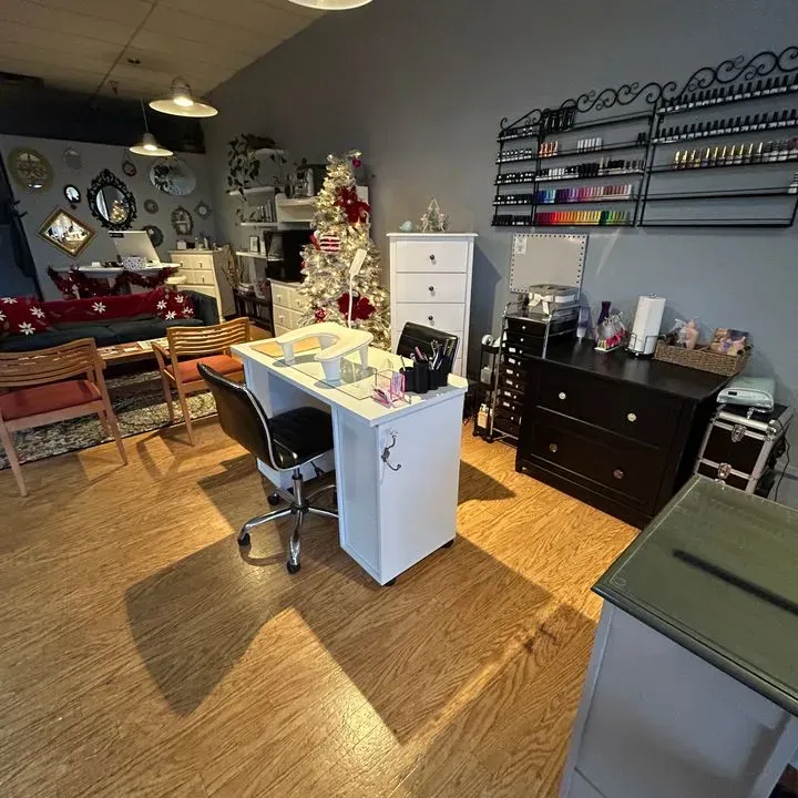 https://cdn.salonspotlight.com/photos/UbeqIa5xrVx9LpyBEfgZ/d2cb1eea-d728-4b55-9e59-662ac342ccef_720x720
