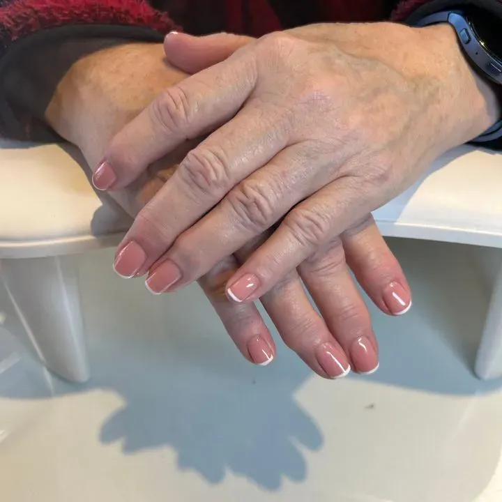 https://cdn.salonspotlight.com/photos/UbeqIa5xrVx9LpyBEfgZ/daa62435-eb84-472c-bbf7-b21d31b2faee_720x720