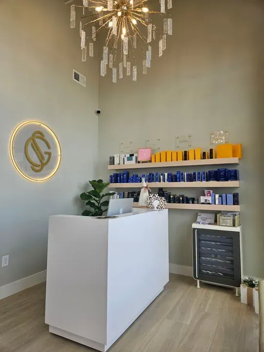 https://cdn.salonspotlight.com/photos/UbukIYW0BIK0EPrciHOx/8438c696-b6ab-4c7d-90a0-98c77c7adc8c_720x720