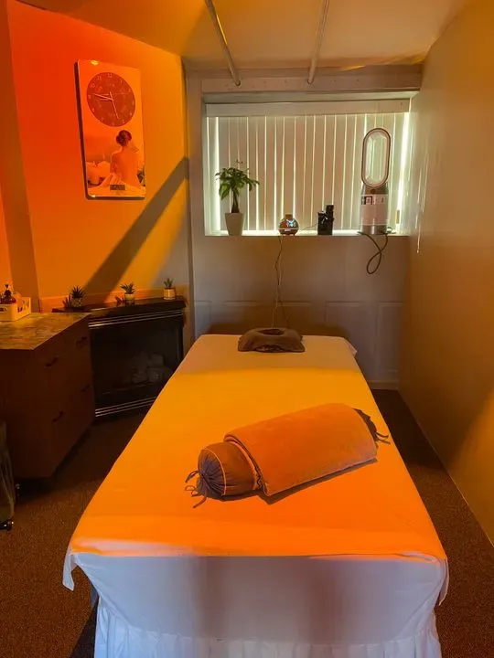 https://cdn.salonspotlight.com/photos/UdY3kMkNnaN7U2Z4VlE0/3fb877a9-ccf1-47c4-ac0a-19a91af1aad2_720x720