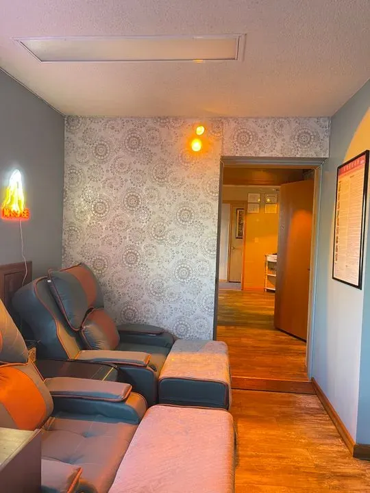 https://cdn.salonspotlight.com/photos/UdY3kMkNnaN7U2Z4VlE0/4ef4c292-1cec-4900-8b56-10779dd61b76_720x720