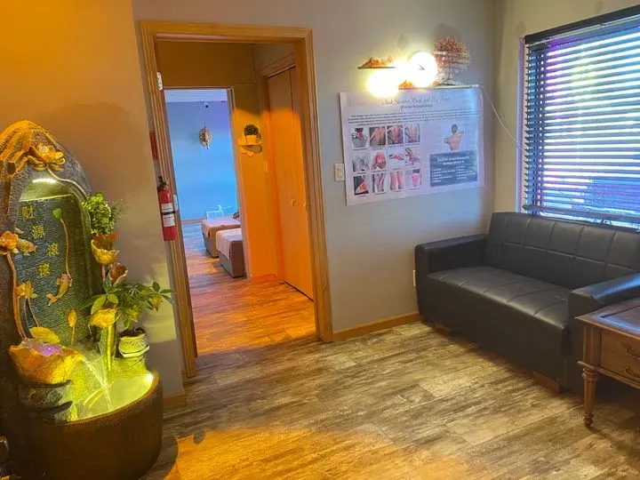 https://cdn.salonspotlight.com/photos/UdY3kMkNnaN7U2Z4VlE0/ef06dae8-292d-44c3-a459-d4b6ce1403d7_720x720