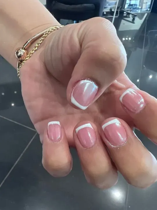 https://cdn.salonspotlight.com/photos/Ue4fovQRvLNFxUM4SQXi/c7557c91-4871-416d-bced-05f0a555733f_720x720