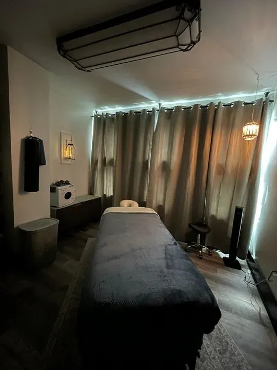 https://cdn.salonspotlight.com/photos/UeDxBguaah3uvf8A5MbQ/ba9a4dcb-a600-488d-8be3-954354624507_720x720