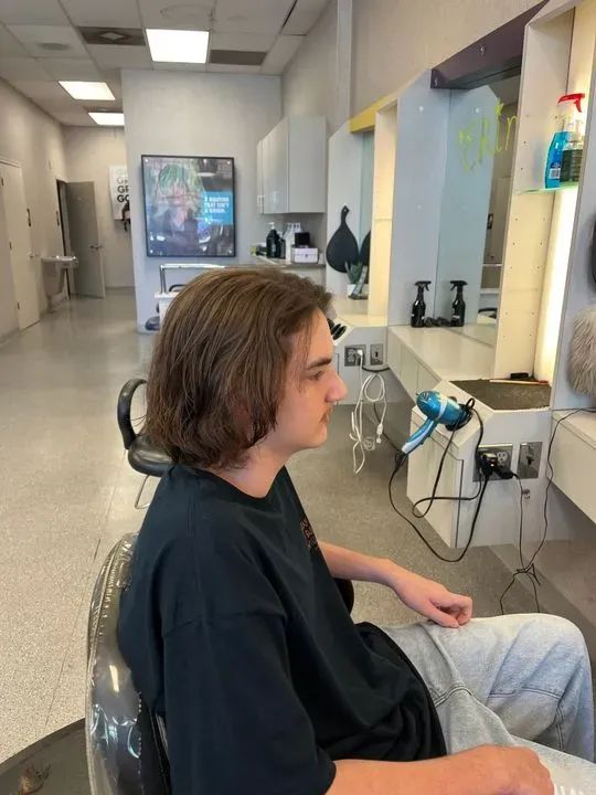 https://cdn.salonspotlight.com/photos/Uen13ZvbGhwFje6AnLHV/d2a63715-b4c3-4329-b01c-2420088afb5c_720x720