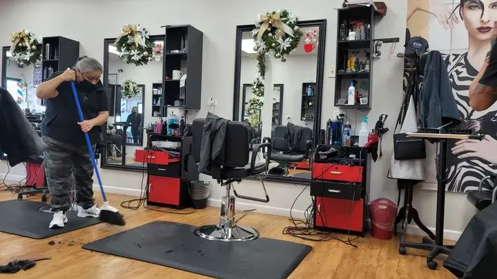 https://cdn.salonspotlight.com/photos/UhLrFHkQhLysjnCCngCA/2f331706-e1c7-4a8e-89df-3bd4b367184c_720x720