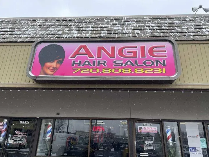 https://cdn.salonspotlight.com/photos/UhLrFHkQhLysjnCCngCA/757b0705-d143-4961-a8d8-6a4f7a44a722_720x720