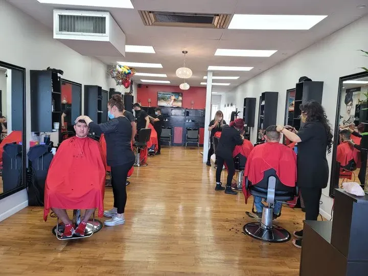 https://cdn.salonspotlight.com/photos/UhLrFHkQhLysjnCCngCA/7ff1a89c-9584-4fe4-9fb2-eb15c581792d_720x720
