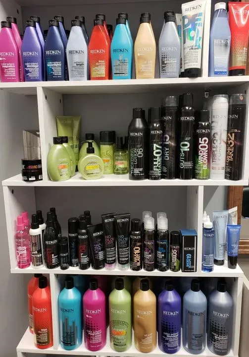 https://cdn.salonspotlight.com/photos/UhnhKHhyKJDaajrlCxmi/55bfd1aa-6374-49b2-8b31-b9b16d1542dd_720x720