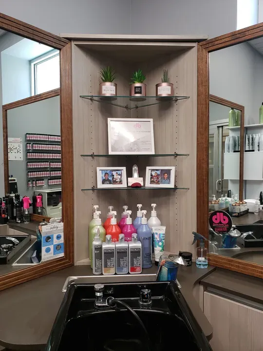 https://cdn.salonspotlight.com/photos/UhnhKHhyKJDaajrlCxmi/6f3c44b0-d410-49bf-adcb-ea43b1c49f99_720x720