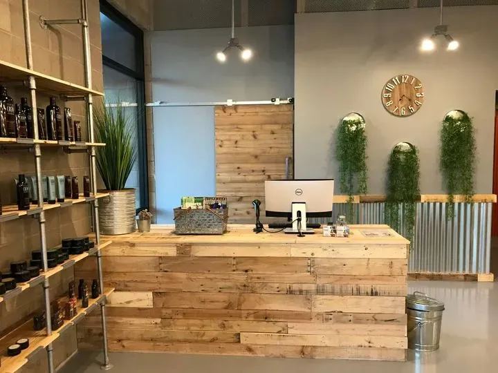 https://cdn.salonspotlight.com/photos/UiIkFGCwrTv230Yv5Usz/a3e2e4b2-3910-4ec5-9874-07759b9c25b6_720x720