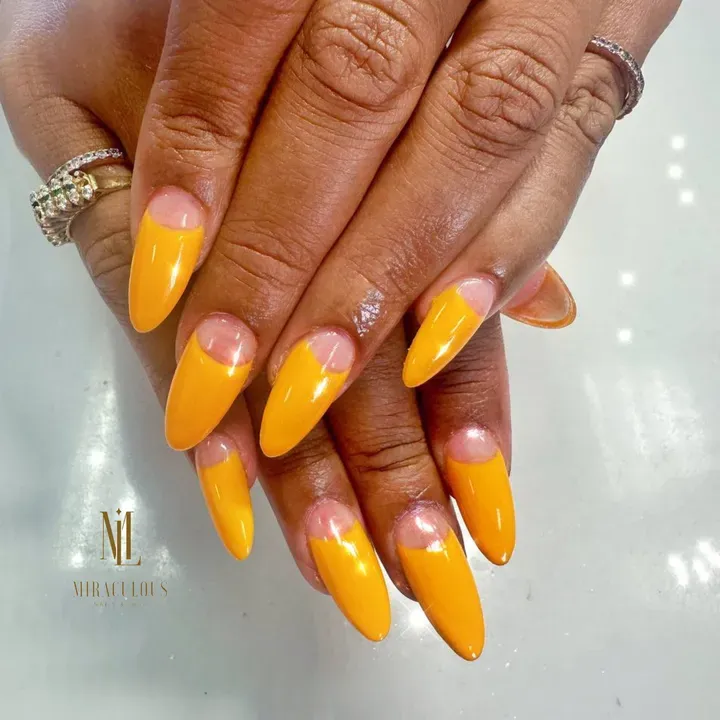 https://cdn.salonspotlight.com/photos/UiznbOudxhJlJ4yovzGj/289728fd-b714-4b6a-b67a-4a4745369ea4_720x720