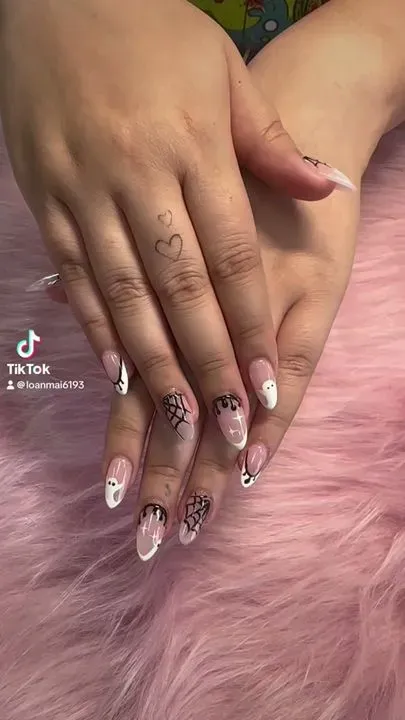 https://cdn.salonspotlight.com/photos/UiznbOudxhJlJ4yovzGj/aff98cac-19e2-4a49-b14d-713550a11d58_720x720