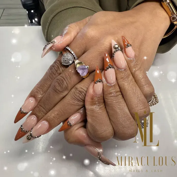https://cdn.salonspotlight.com/photos/UiznbOudxhJlJ4yovzGj/c12dc8fa-a835-4212-8c10-0918807fd33d_720x720