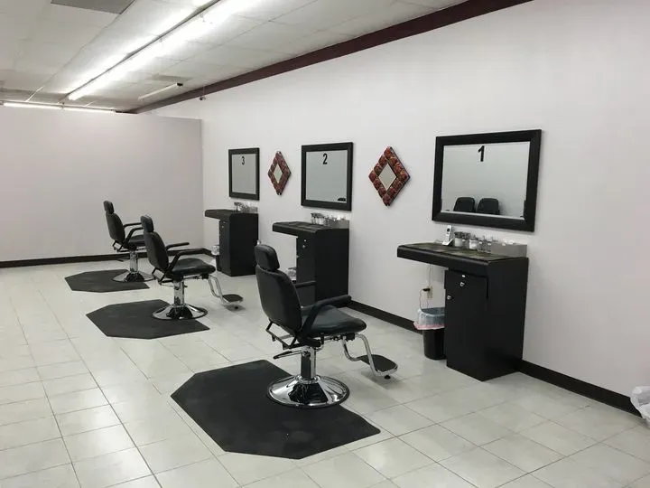 https://cdn.salonspotlight.com/photos/Uj008GSc3wM1KPW7fi9u/8eaa955a-f233-48a3-91dc-67af85ad7fcc_720x720