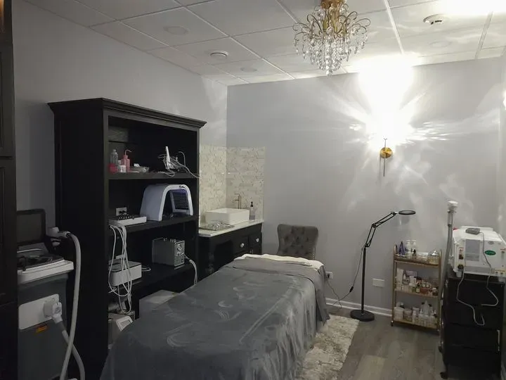 https://cdn.salonspotlight.com/photos/Ukm5ASfWTmC56SIthVpX/a372dee7-1fb5-4bcd-947d-062675079866_720x720
